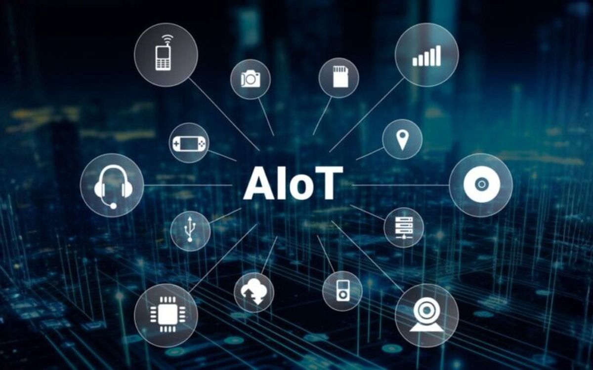 Ilustración con la sigla AIoT al centro, conectada a íconos de dispositivos como celulares, cámaras, consolas, chips y auriculares