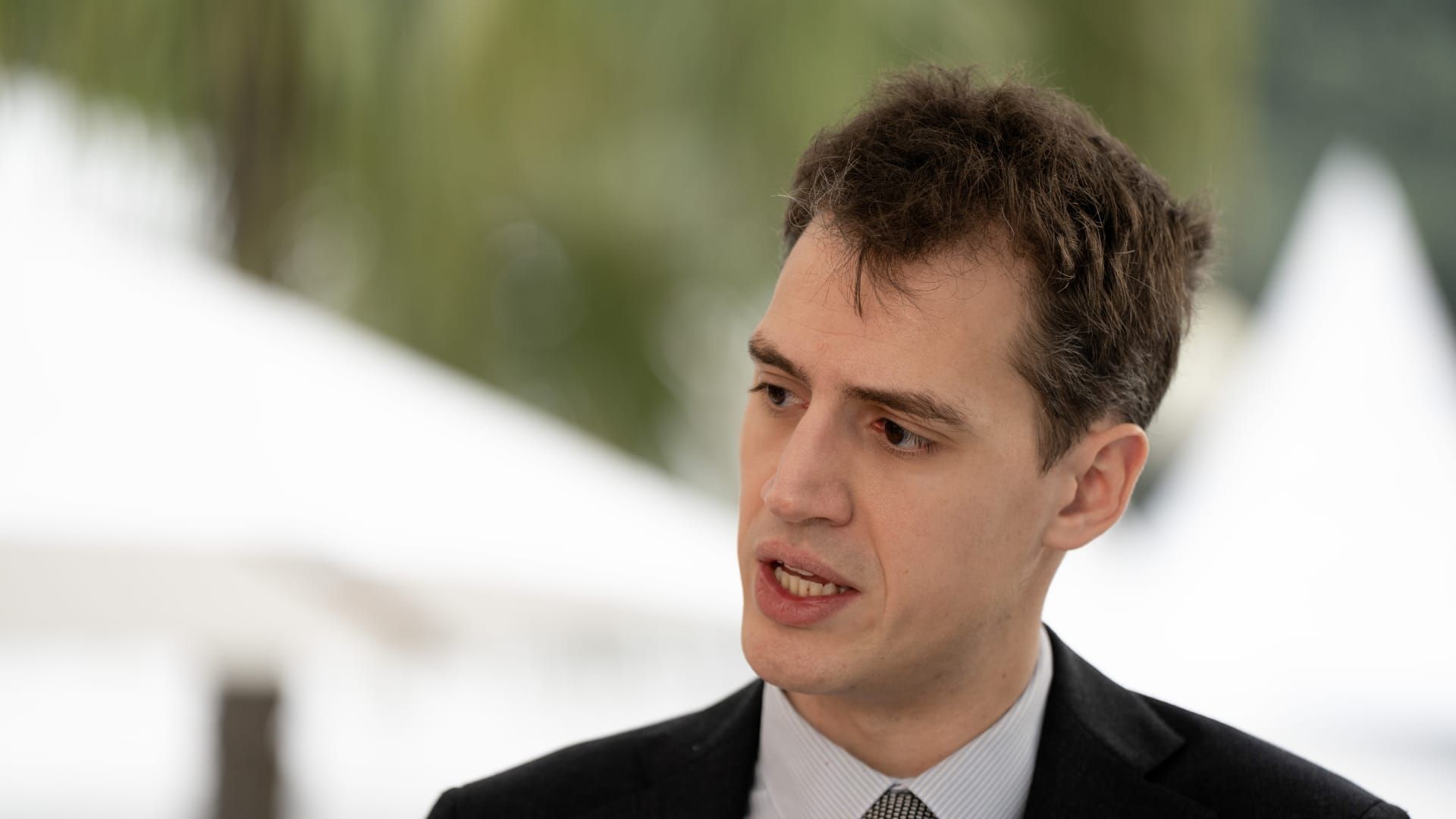 Arthur Mensch, fundador de Mistral AI, durante una entrevista en la cumbre de inteligencia artificial de Nueva Delhi, en febrero de 2026.