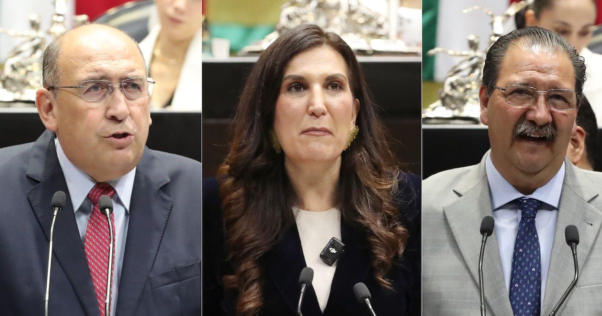 Tres personas en fotos separadas, con micrófonos al frente, en lo que parece un recinto legislativo con esculturas plateadas de fondo. A la izquierda, un hombre calvo con lentes y saco azul marino habla con corbata roja. En el centro, una mujer de ca